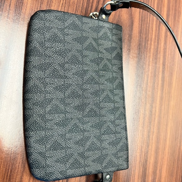 Michael Kors Signature Chain Belt Bag - Picture 4 of 8